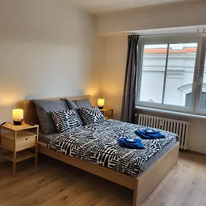 Center - Moderna Rimske Namesti I Brno